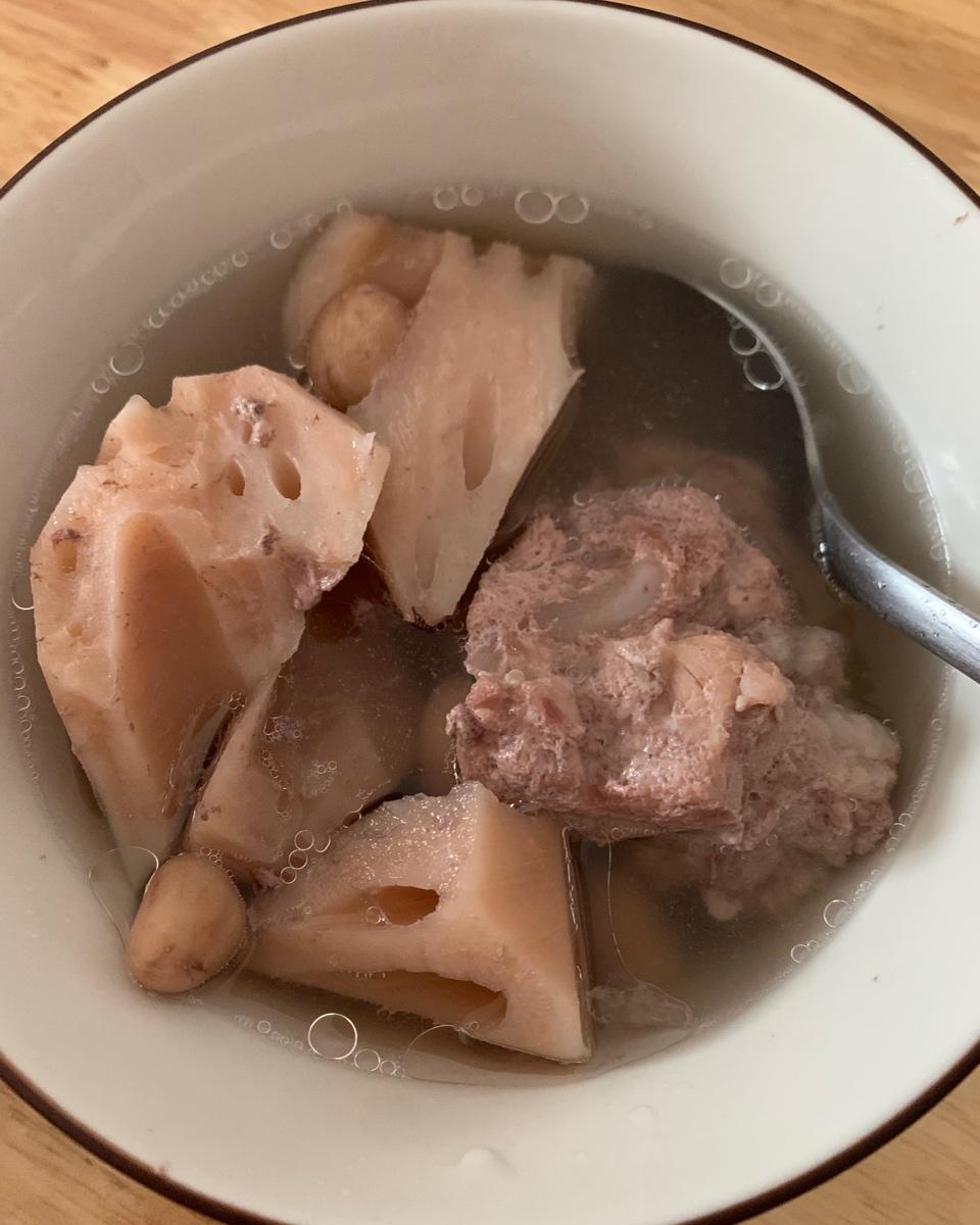 莲藕花生排骨汤