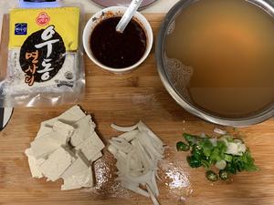 辣豆腐乌冬面的做法 步骤1