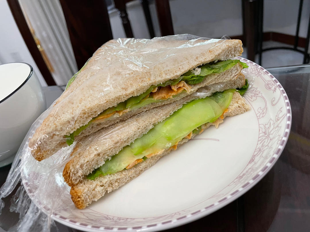 火腿肉松三明治+拿铁+橙子