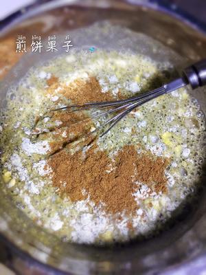 煎饼果子  来一套                       （零基础，内含面糊和酱料的调制方法）的做法 步骤2