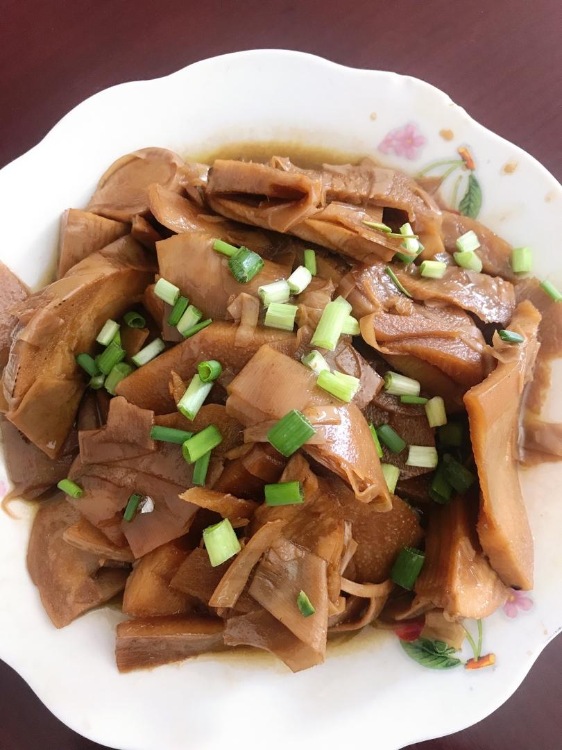 一个人能吃两盘的油焖笋