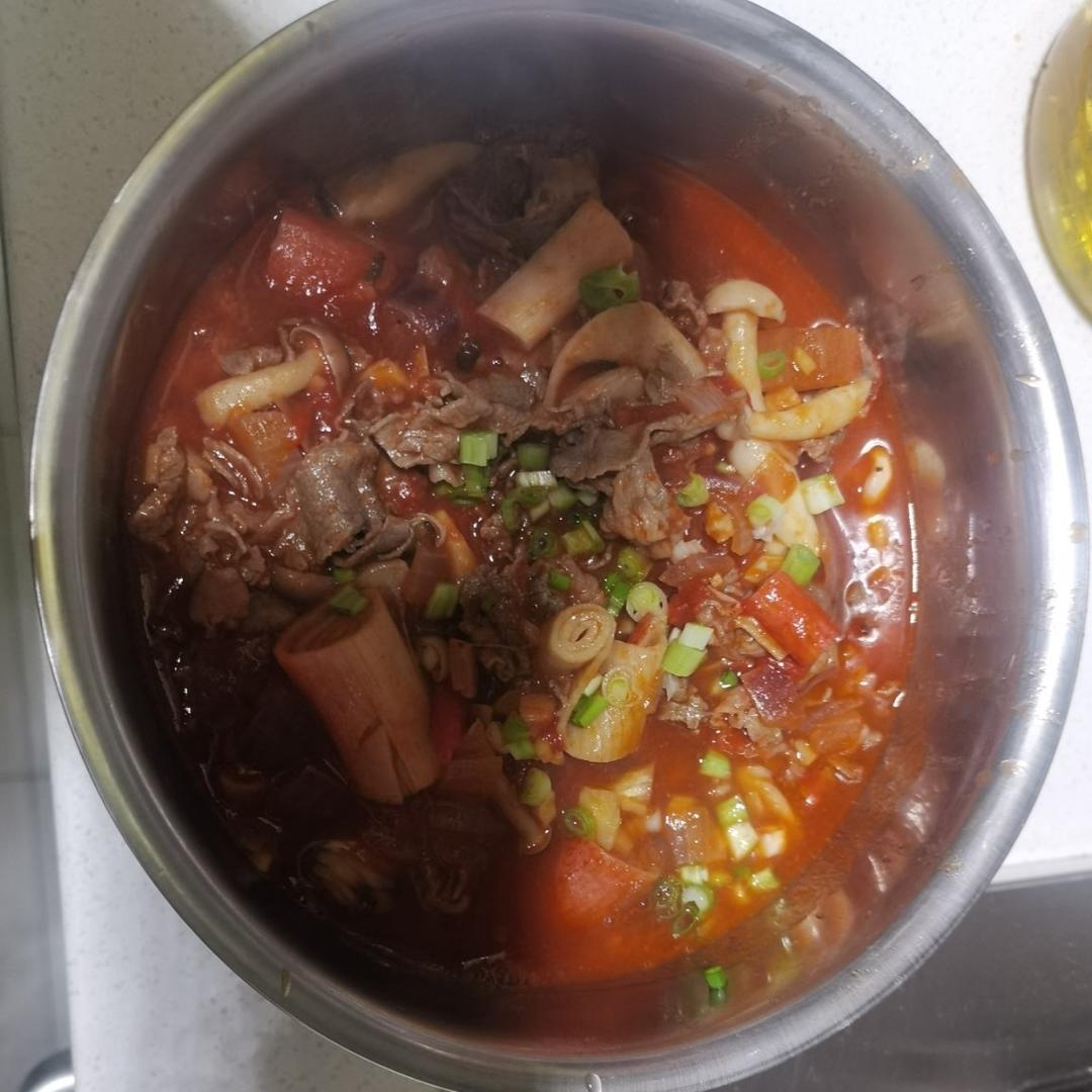 番茄金针菇肥牛(汤浓入味、酸甜适宜)