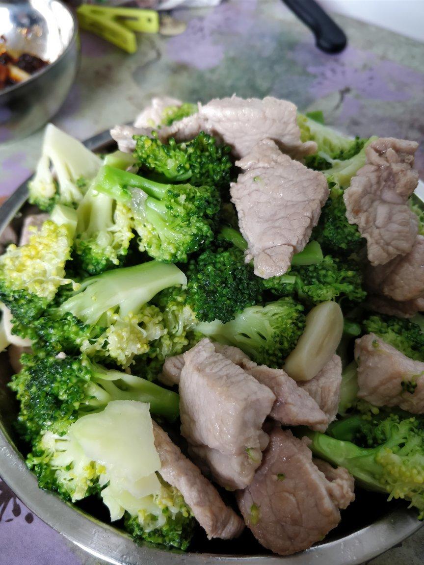西兰花炒肉片
