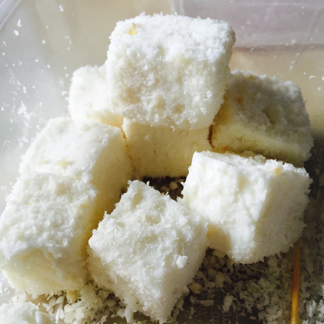 椰丝牛奶小方糕
