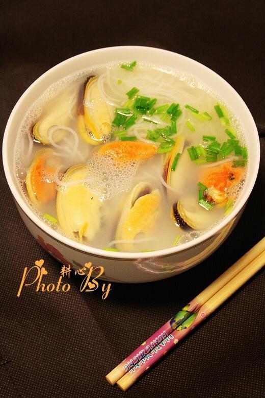 纽西兰青口米粉汤的做法