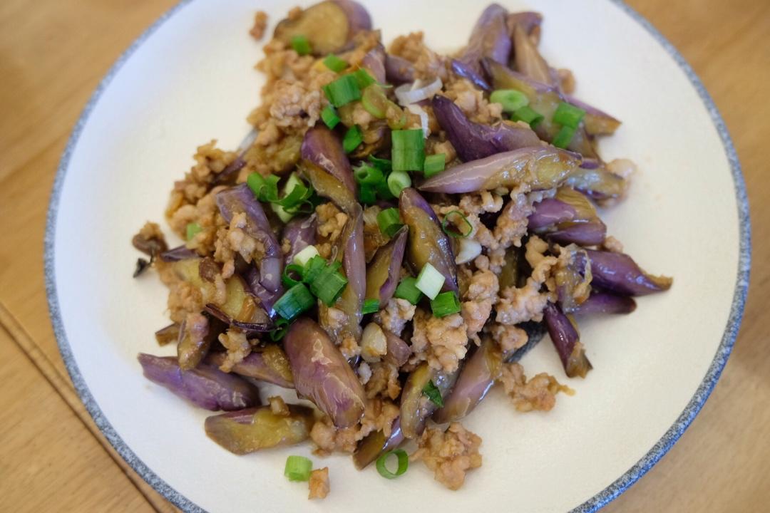 不用炸却能做出饭店那种“油焖茄子”的绝招