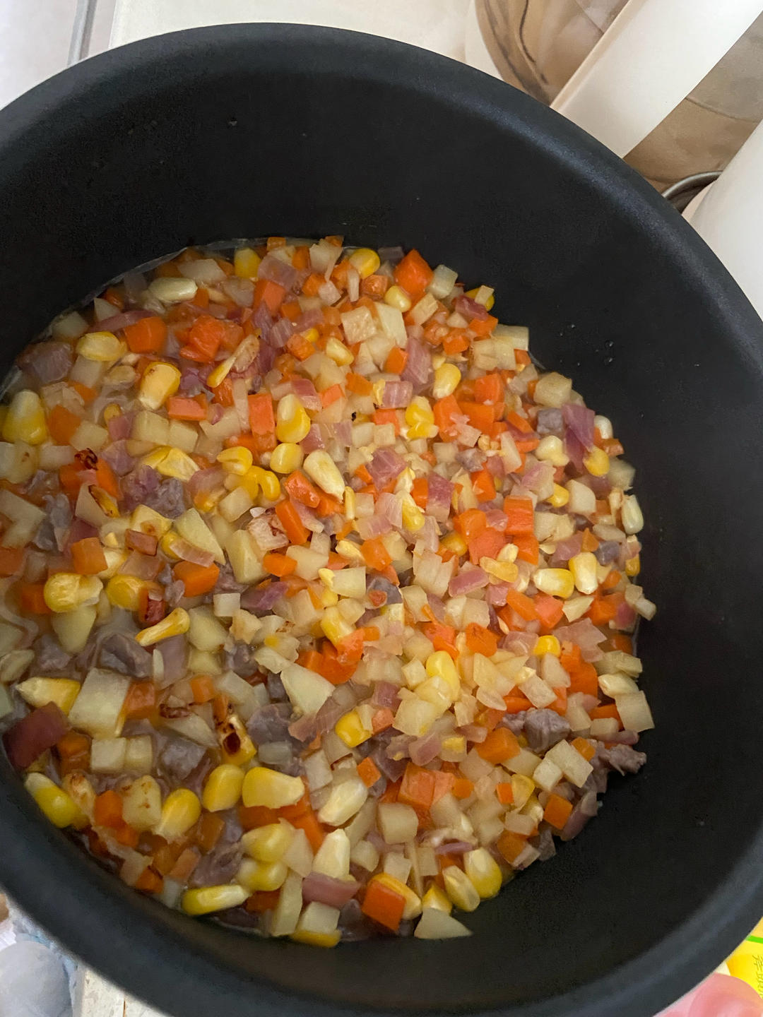 吃光光牛肉土豆焖饭