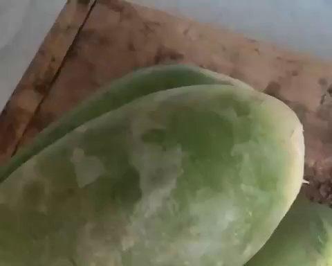 绿萝卜水煎包的做法