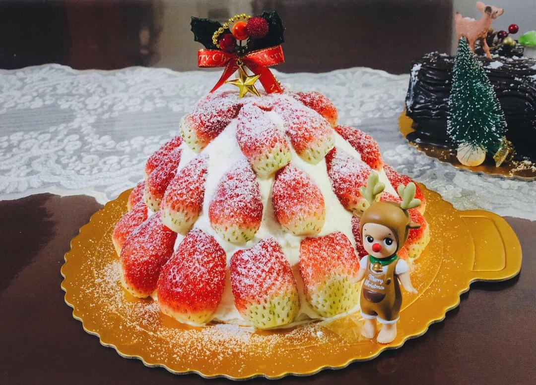 圣诞节草莓蛋糕塔