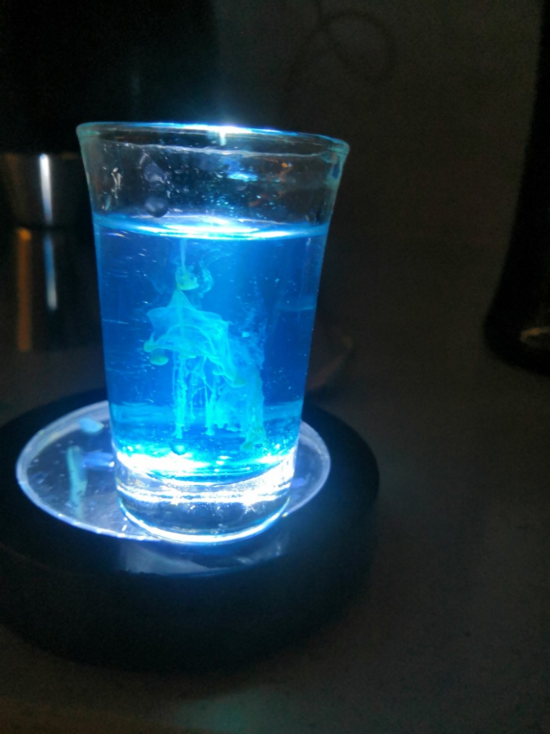 蓝色水母鸡尾酒