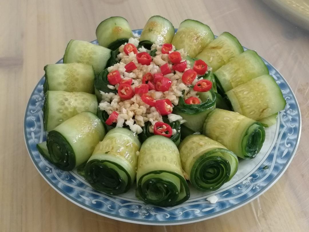 过年爽口小菜响油黄瓜卷