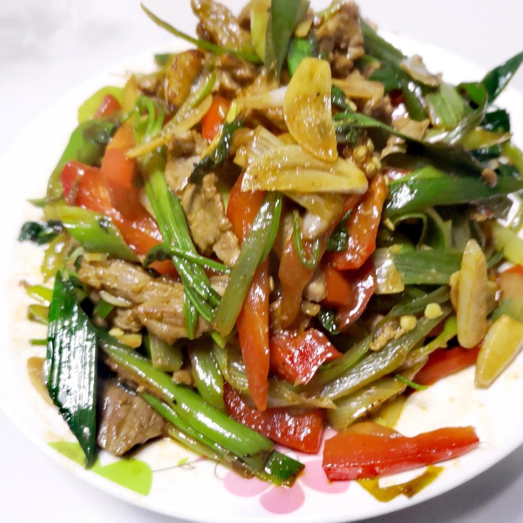 厨师长教你：“葱爆牛肉”的家常做法，葱香味浓郁先收藏起来