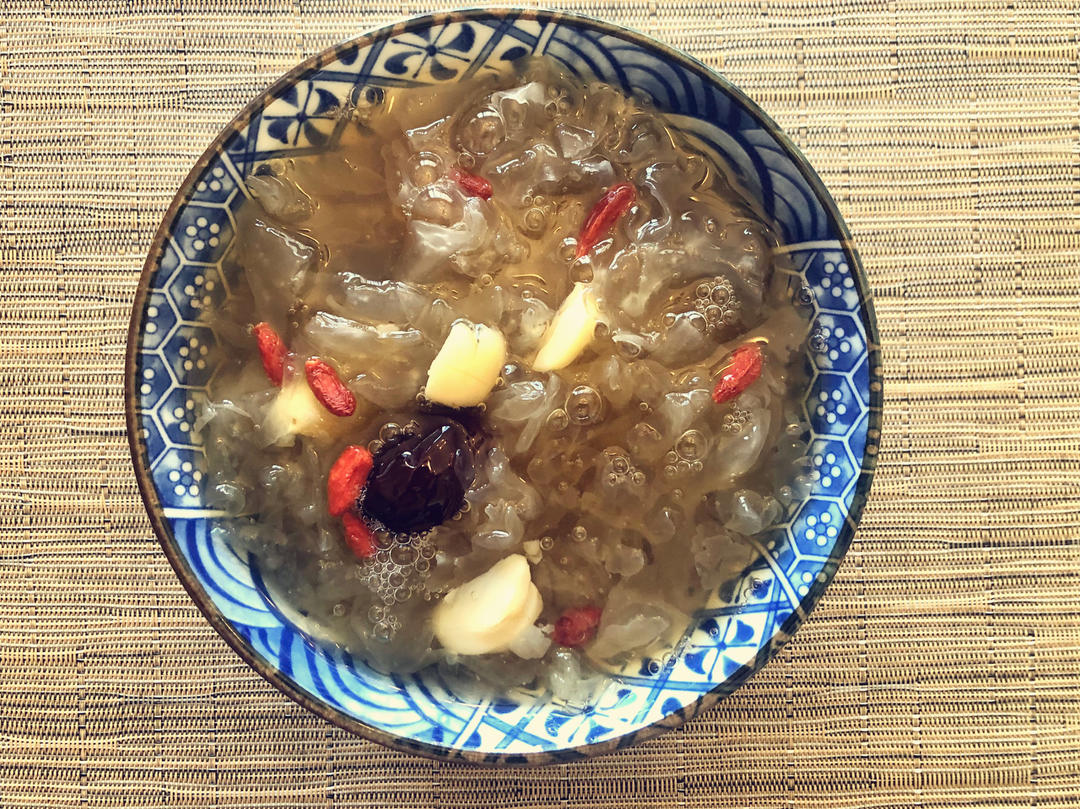 红枣银耳莲子羹
