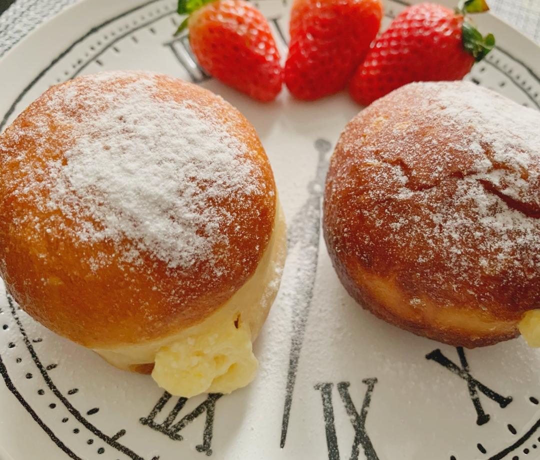 好吃到哭泣的甜甜圈VANILLA CREAM-FILLED DOUGHNUTS