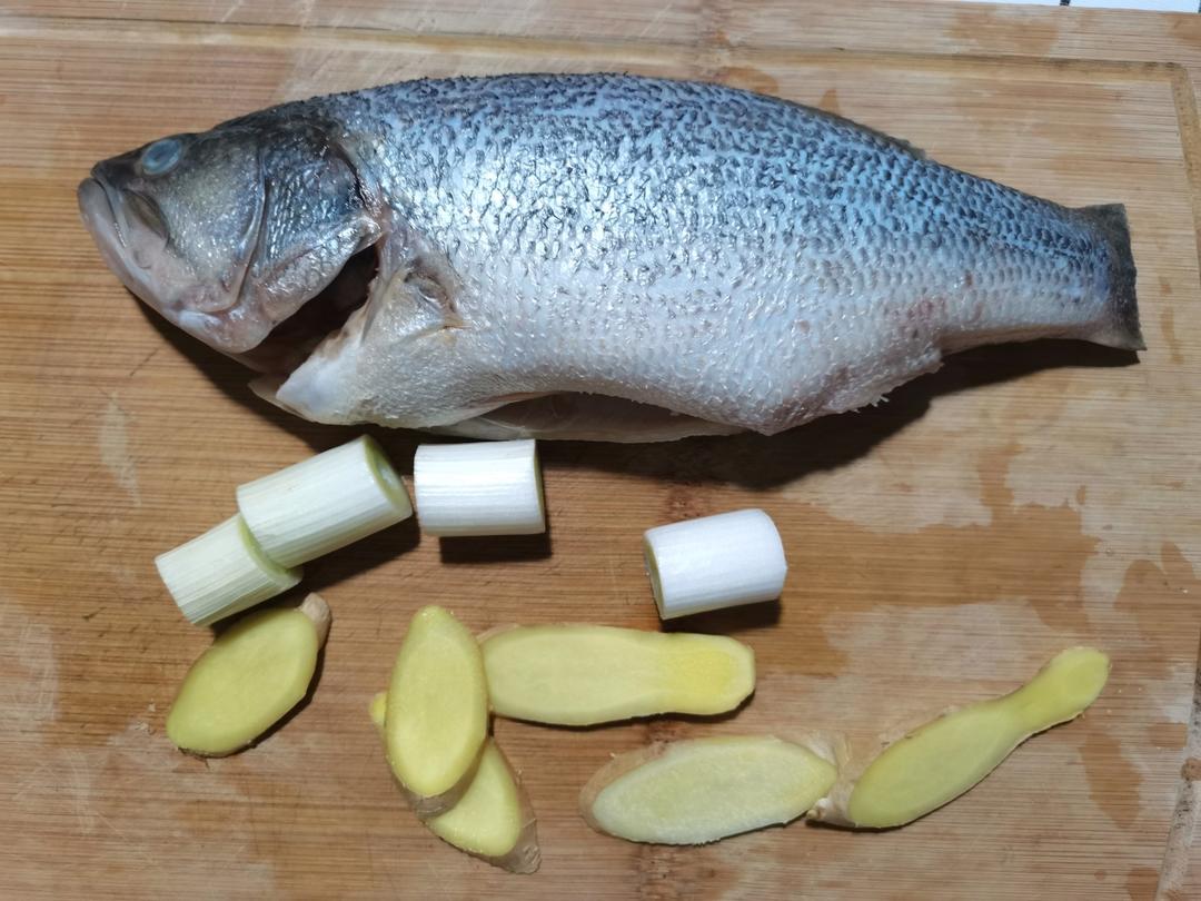 👆【蒸炖锅打卡戳这】清蒸鲈鱼-3月美食日记打卡