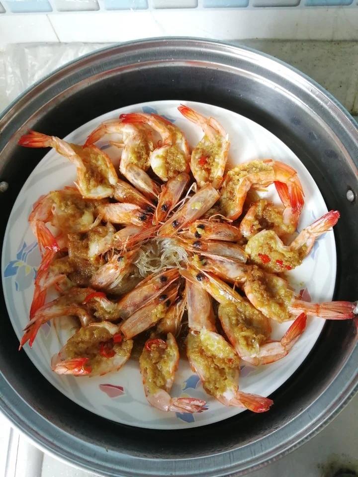 蒜蓉开边蒸虾