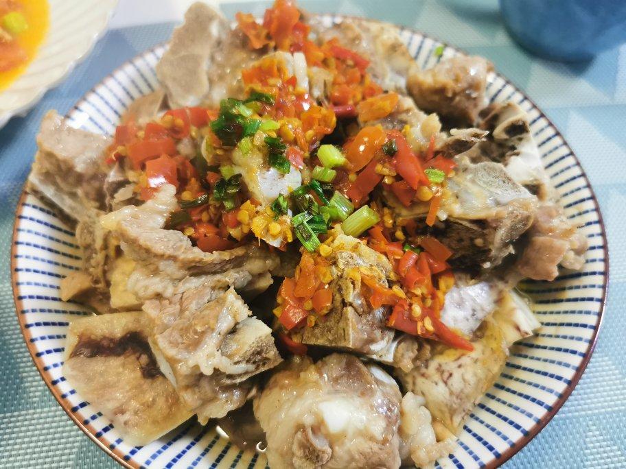 【剁椒芋头蒸排骨】排骨这样蒸，跟剁椒鱼头一样赞！