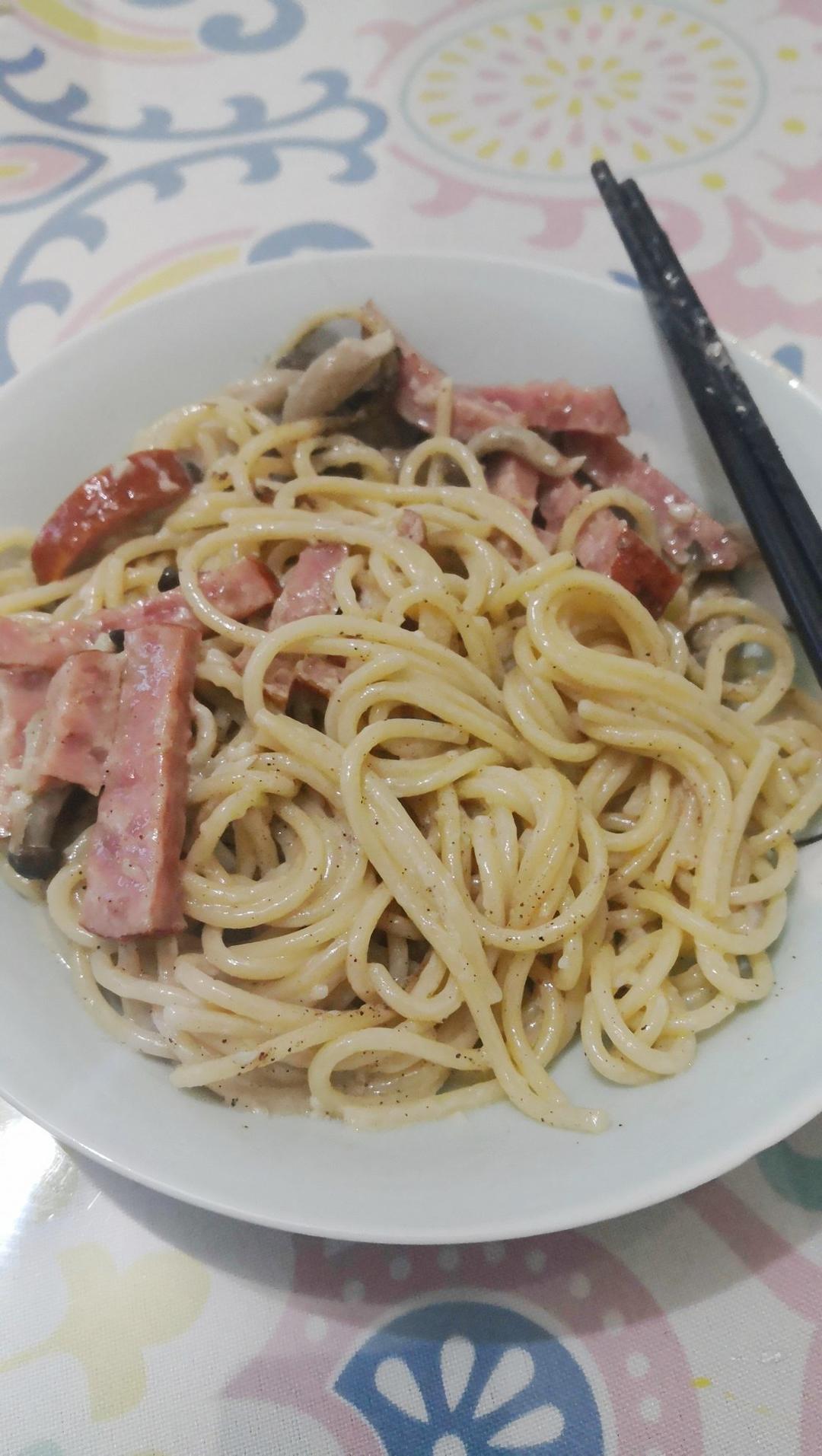 白蘑菇奶油培根意面