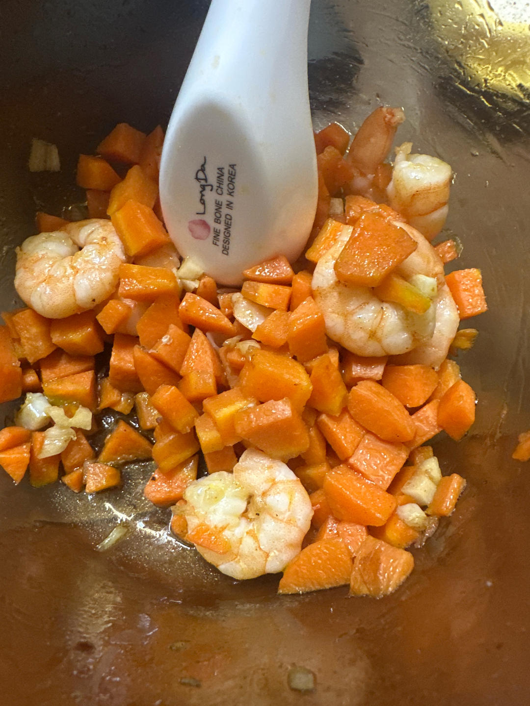 青豆，胡萝卜，玉米炒虾仁。