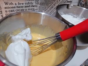 酸奶🧁纸杯蛋糕（附不开裂秘诀）的做法 步骤15