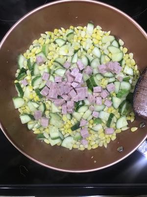 儿童下饭神菜-玉米黄瓜火腿粒的做法 步骤5