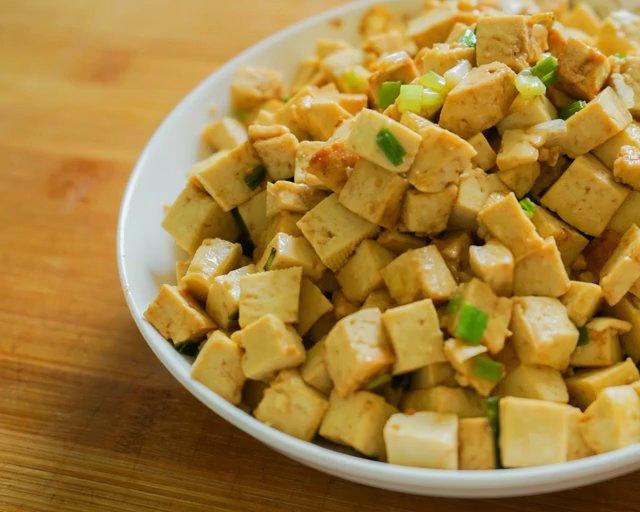 “轻”炒小葱豆腐（超简单的下饭小菜 非常适合小白朋友们）的做法