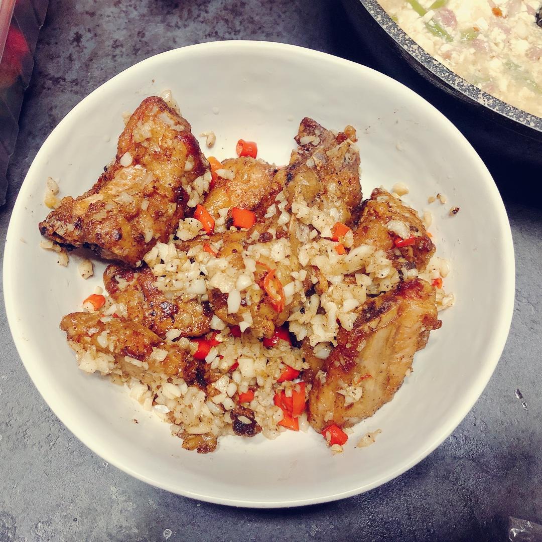 蒜香排骨（鲜嫩多汁）