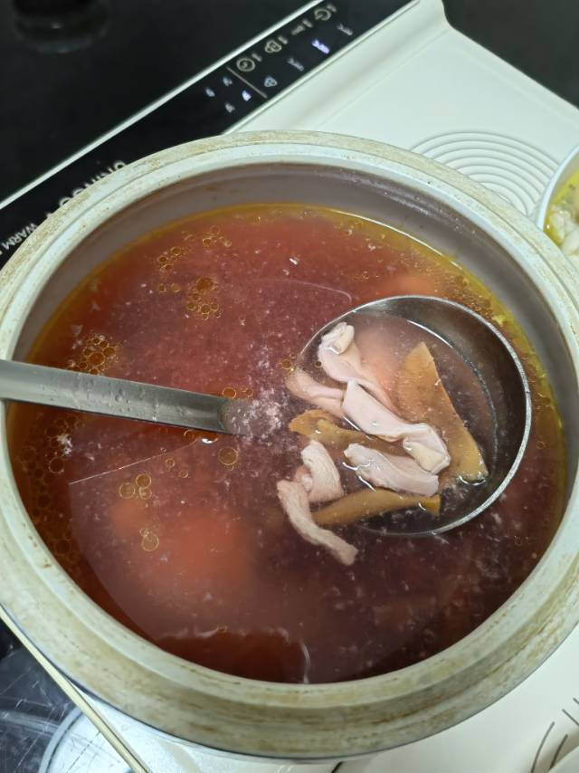 一碗鲜入魂的『红菇猪肚鸡汤』