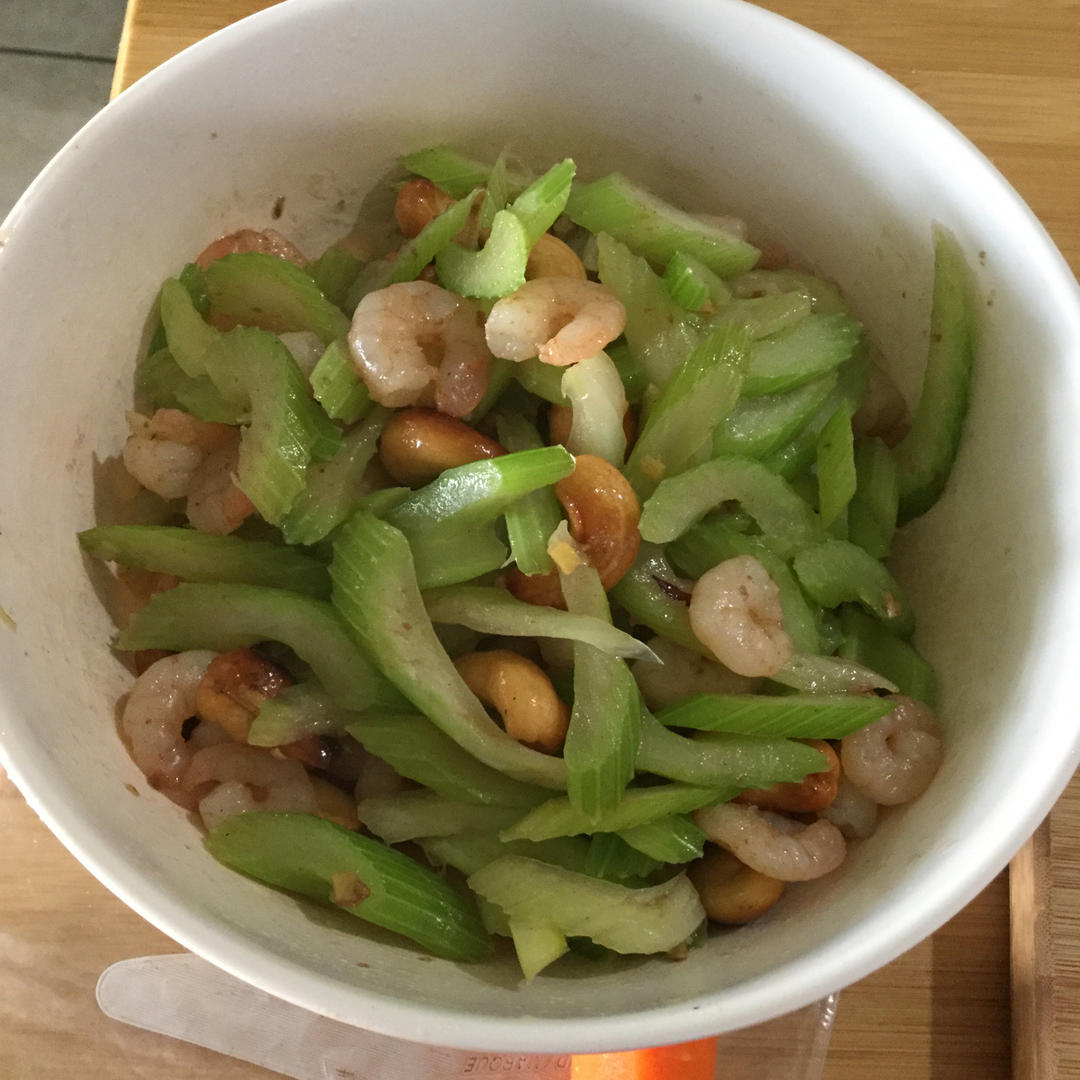 芹菜腰果炒虾仁
