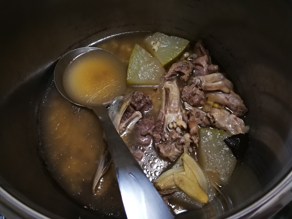 祛湿冬瓜薏米水鸭汤的做法 步骤6