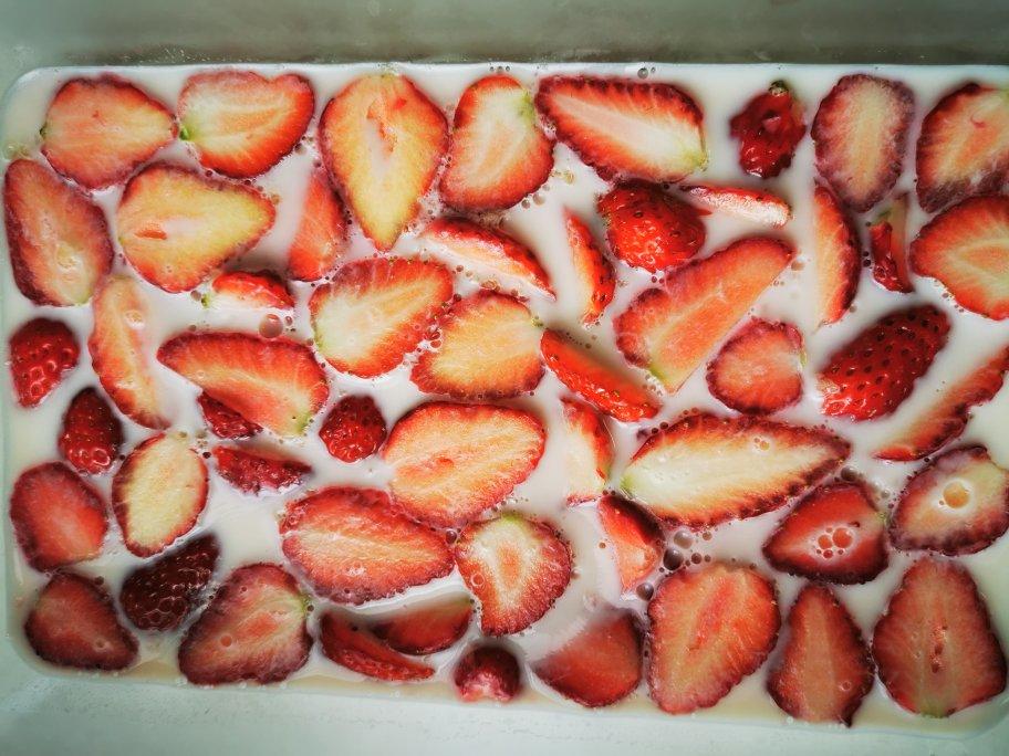 草莓芒果椰奶冻