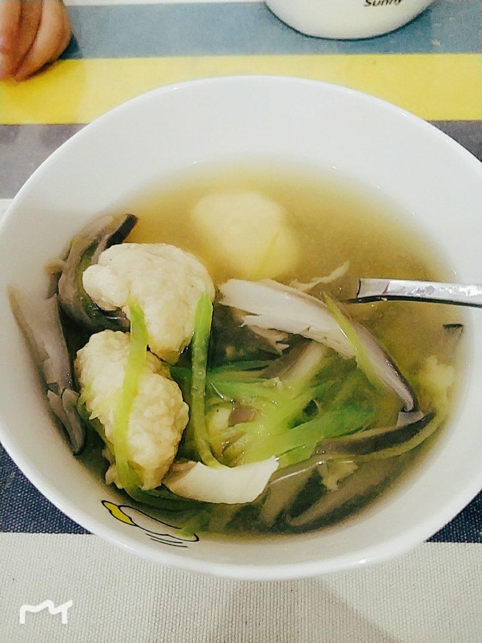 鸡肉丸子青菜汤