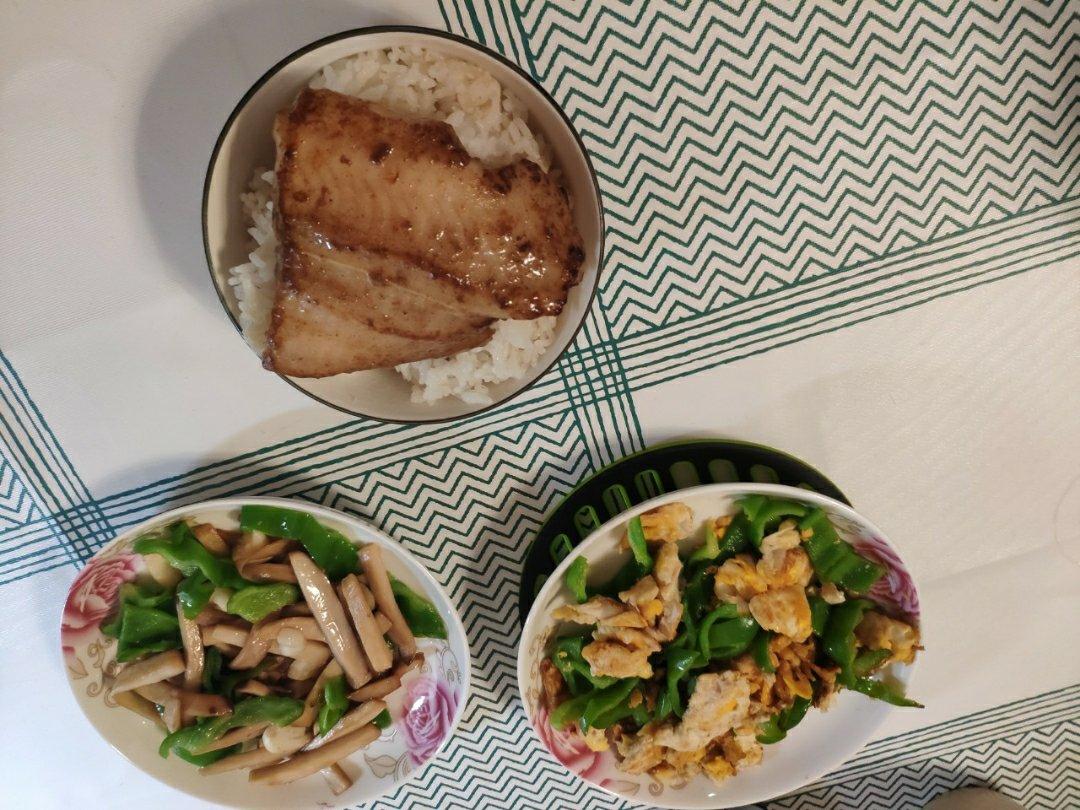 青椒素炒杏鲍菇