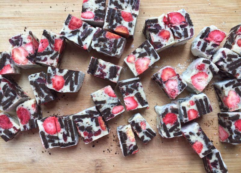 奥利奥草莓雪花酥