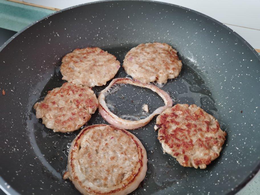 不输给牛肉的猪肉汉堡肉饼