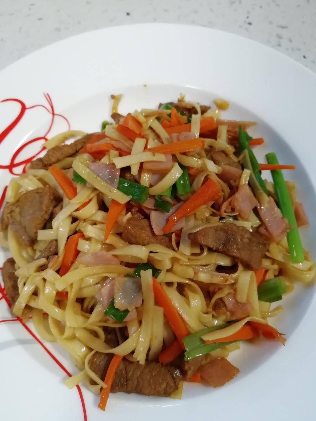 记忆里的夜市排挡肉丝炒面