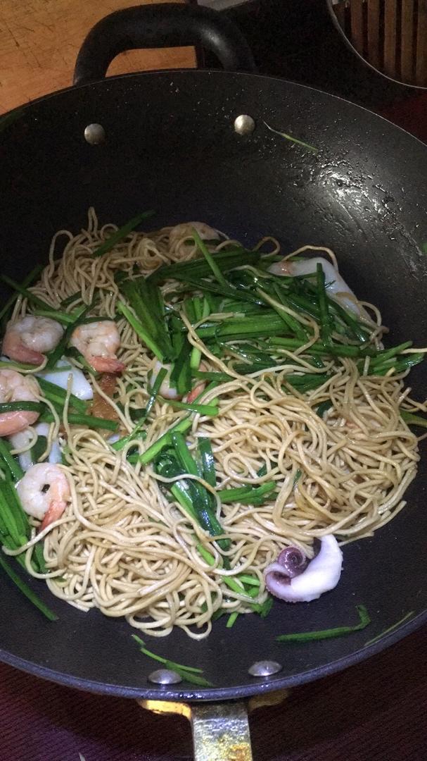韭菜虾仁炒面