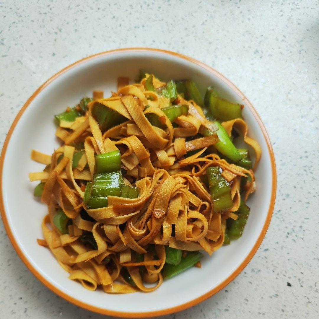 不用厨艺的尖椒干豆腐