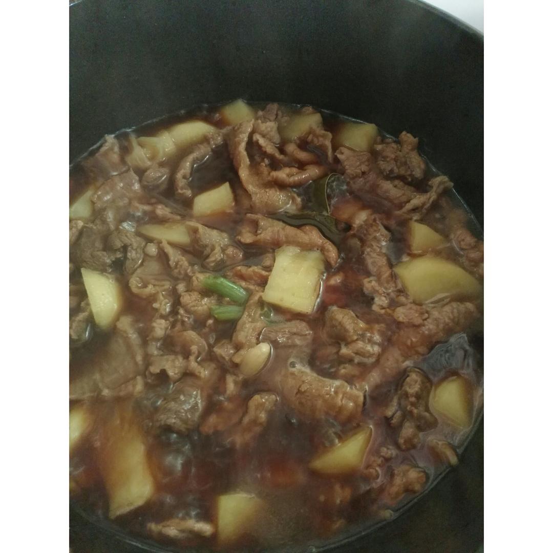 红烧土豆牛腩