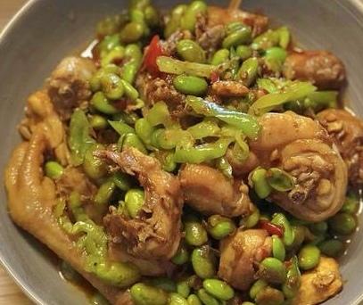 荤🐔：青椒炒童子鸡毛豆