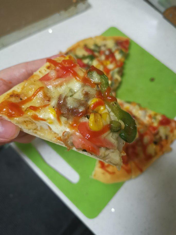 含宣软饼皮做法、自己在家也能做出馅料十足、超拉丝的美味诱人披萨