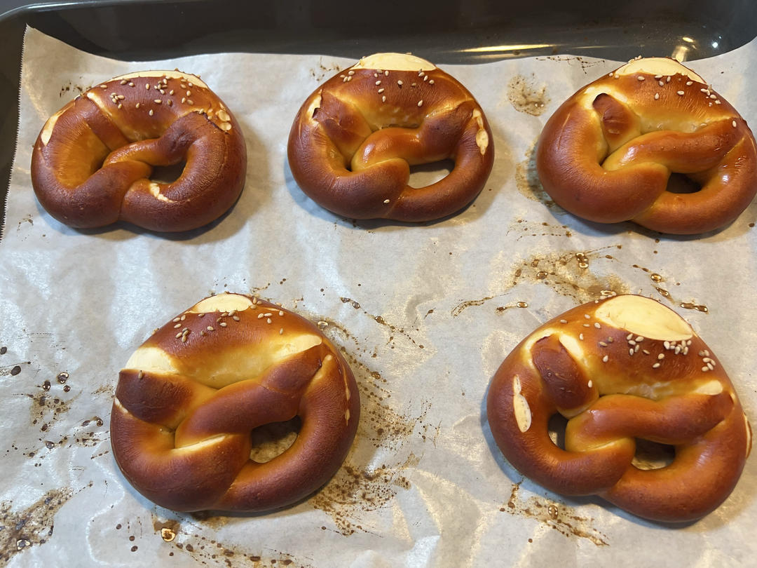 两种全麦碱水面包做法，40%全麦也可以很好吃