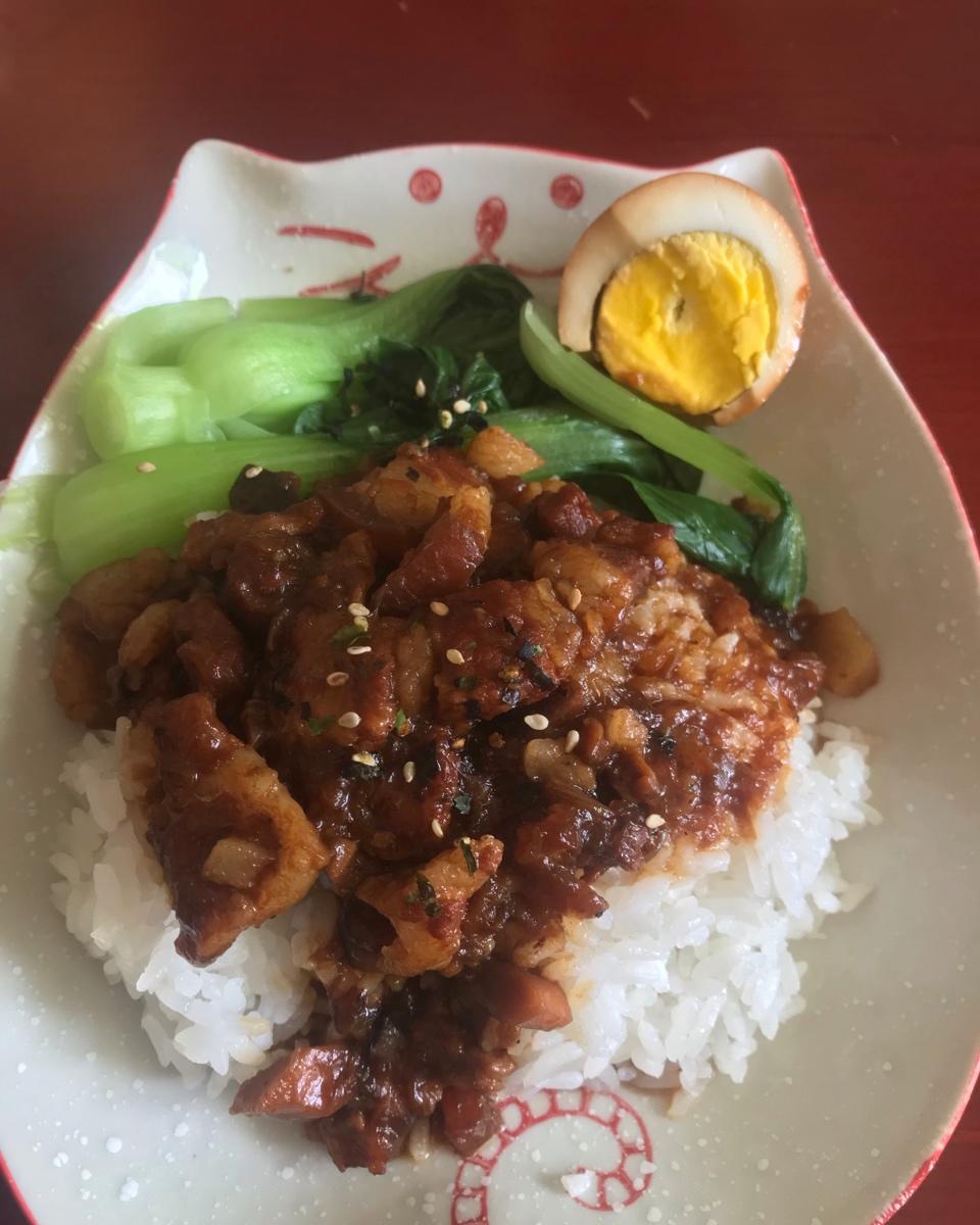 洋葱酥卤肉饭