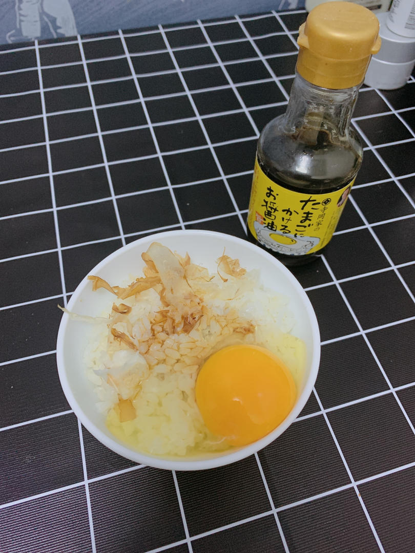 日式生鸡蛋酱油拌饭