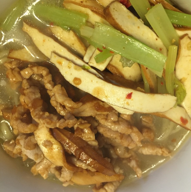 芹菜肉丝面