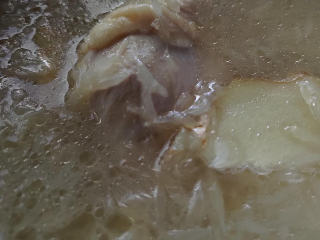柚子肉煲鸡汤，清新的口感让我连续喝三大碗呢！