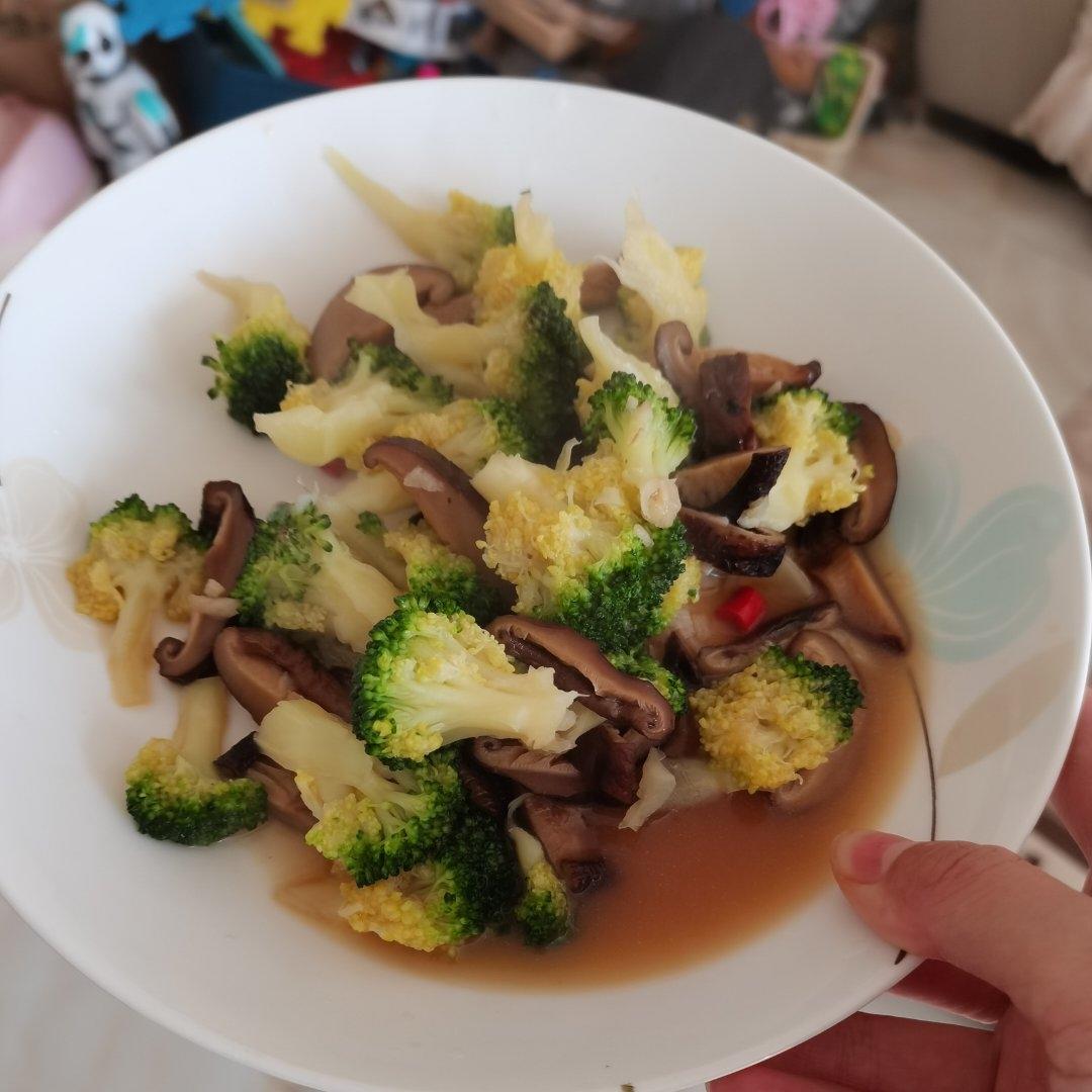 低脂好吃的西兰花炒香菇