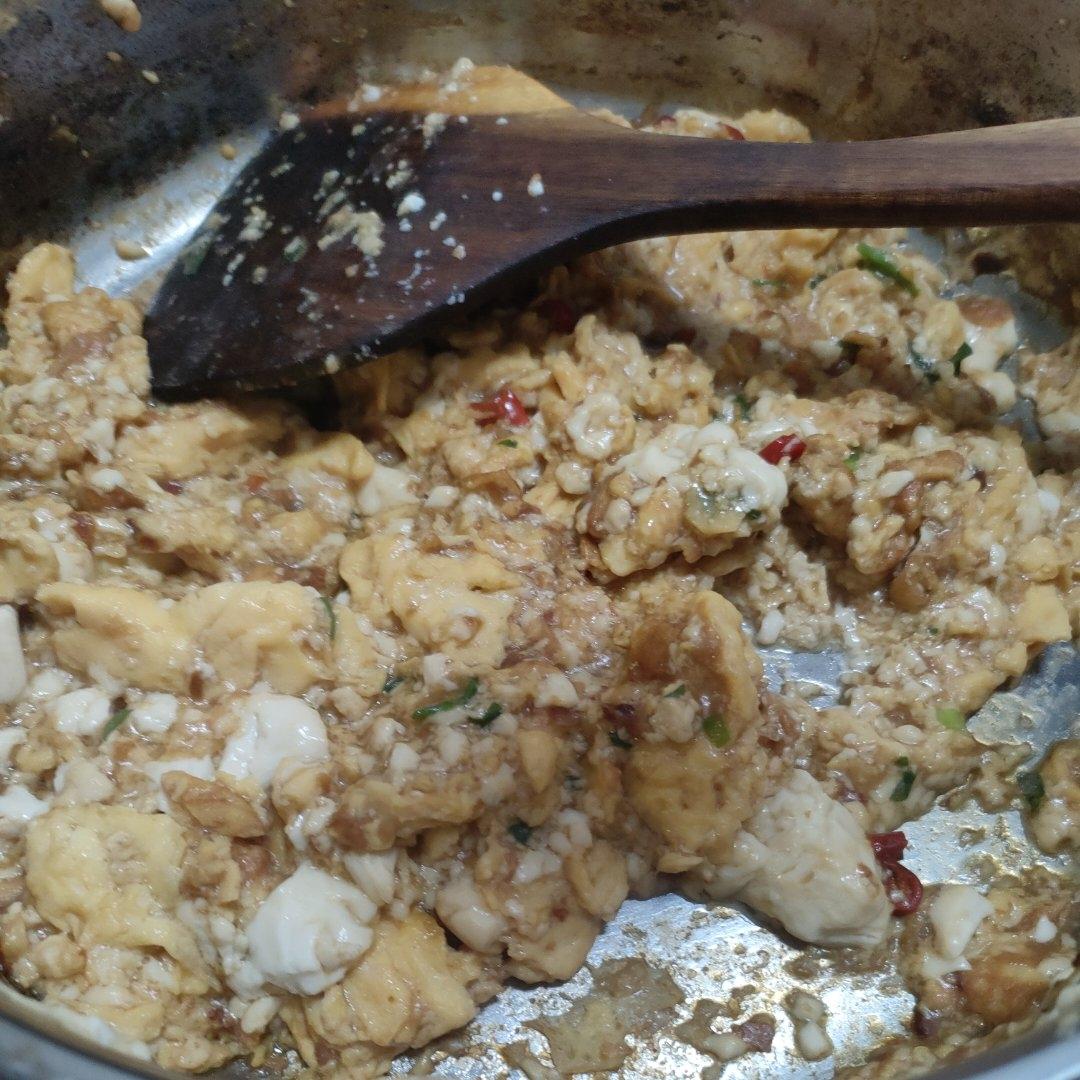 鸡蛋内脂豆腐真的太惊艳了！滑嫩爽口，入口即化，还有那淡淡的鸡蛋香味，配上喜欢的调料，嘎嘎香，嘎嘎好吃！低脂高蛋白，饱腹感强，减脂的姐妹快来试试吧！