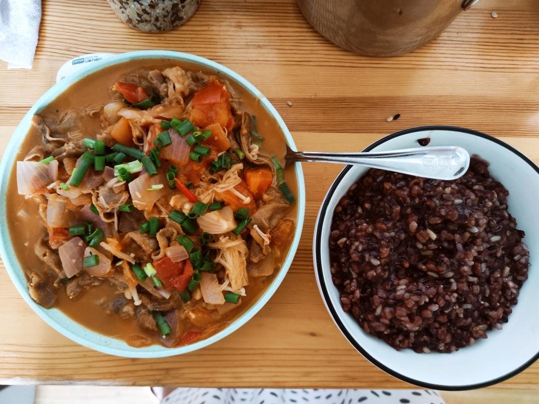 番茄金针菇肥牛(汤浓入味、酸甜适宜)