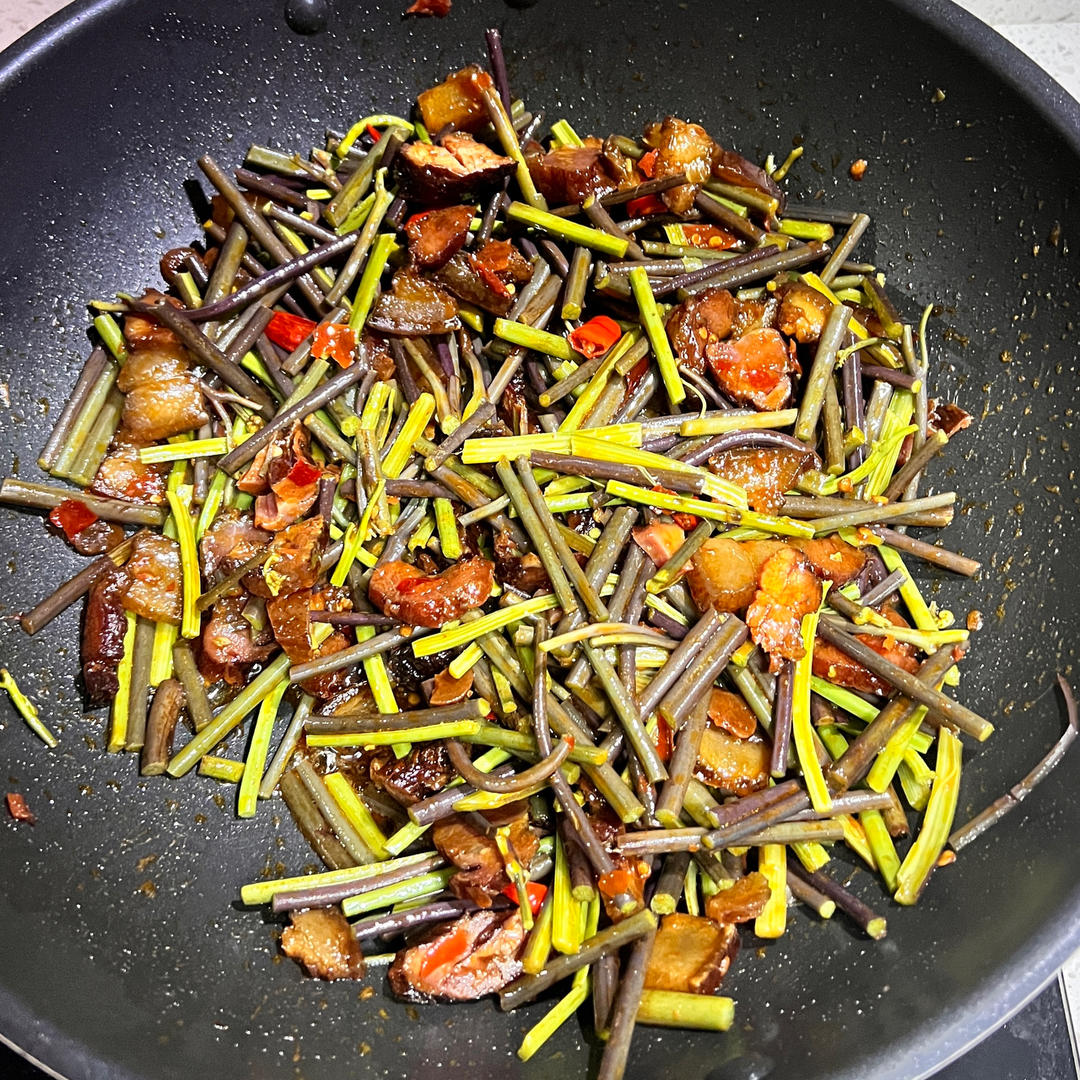蕨菜炒腊肉